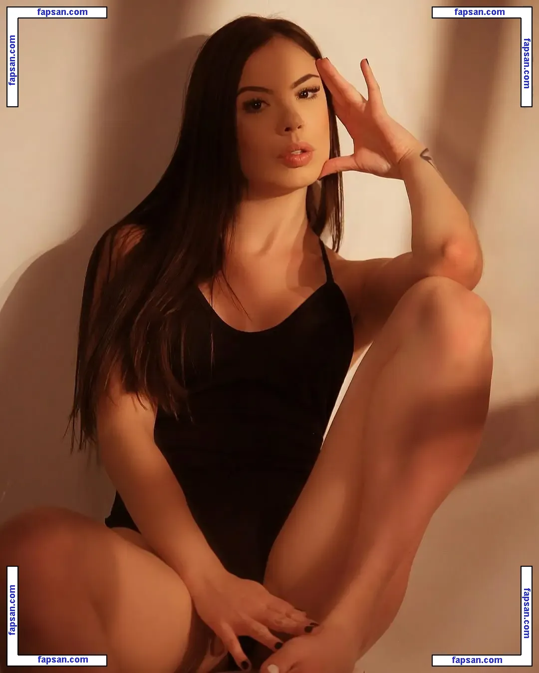 Mayara Salfer голая фото #0003 с Онлифанс