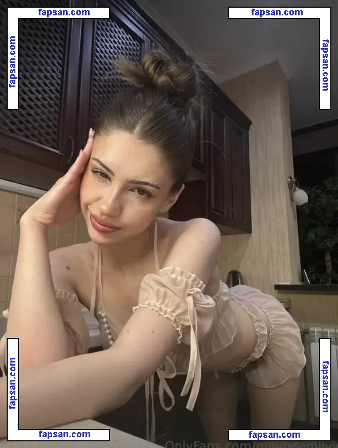 Maybeemilyy голая фото #0008 с Онлифанс