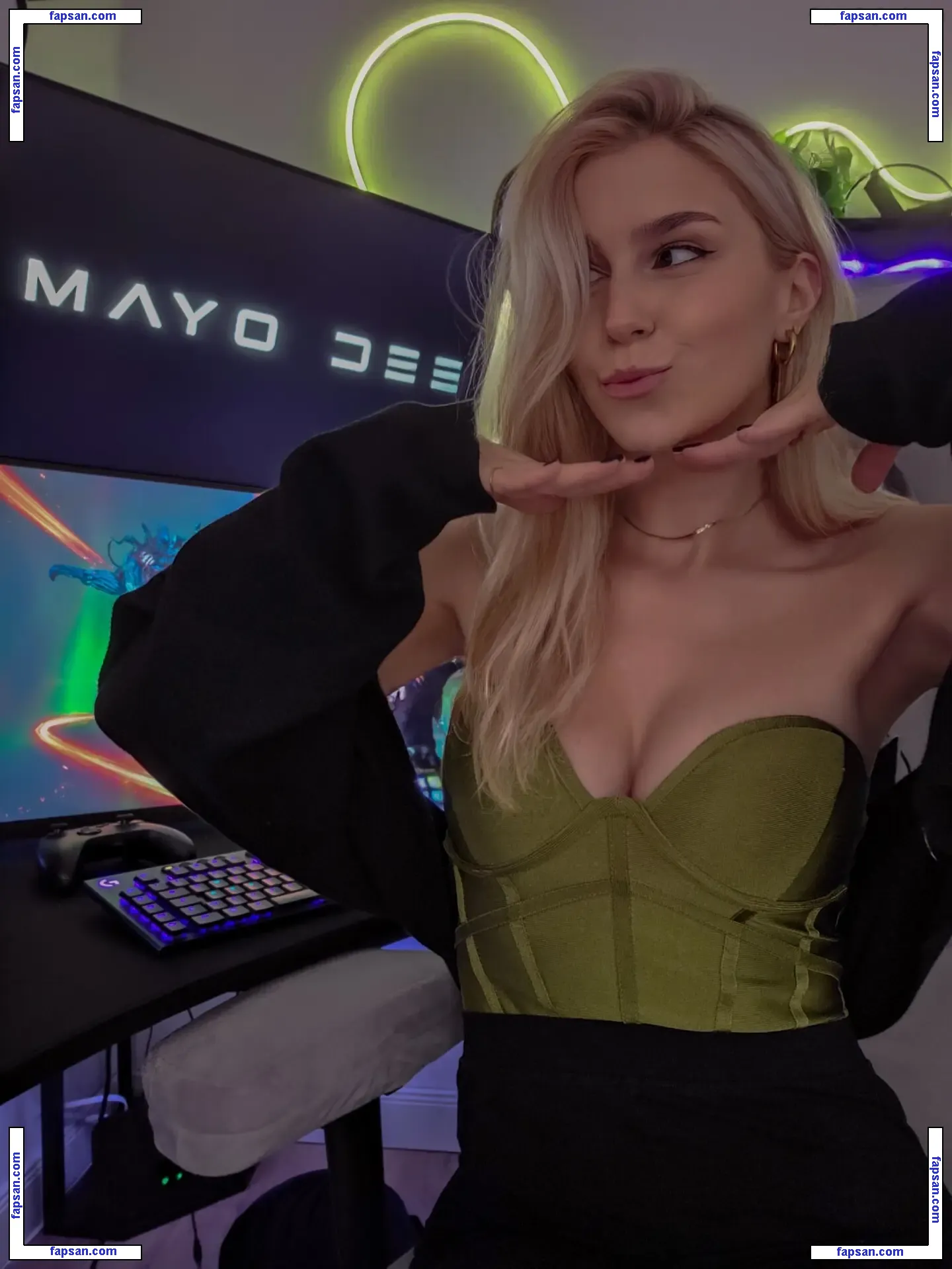 Mayo Dee nude photo #0019 from OnlyFans