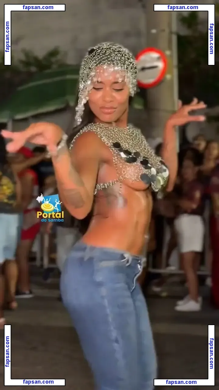 MC Rebecca nude photo #0038 from OnlyFans