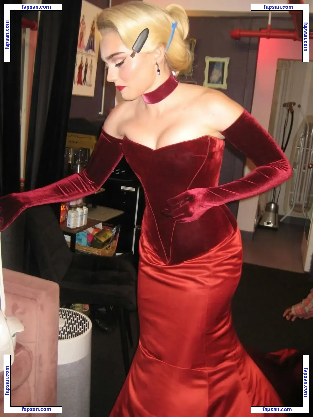 Meg Donnelly голая фото #0201 с Онлифанс