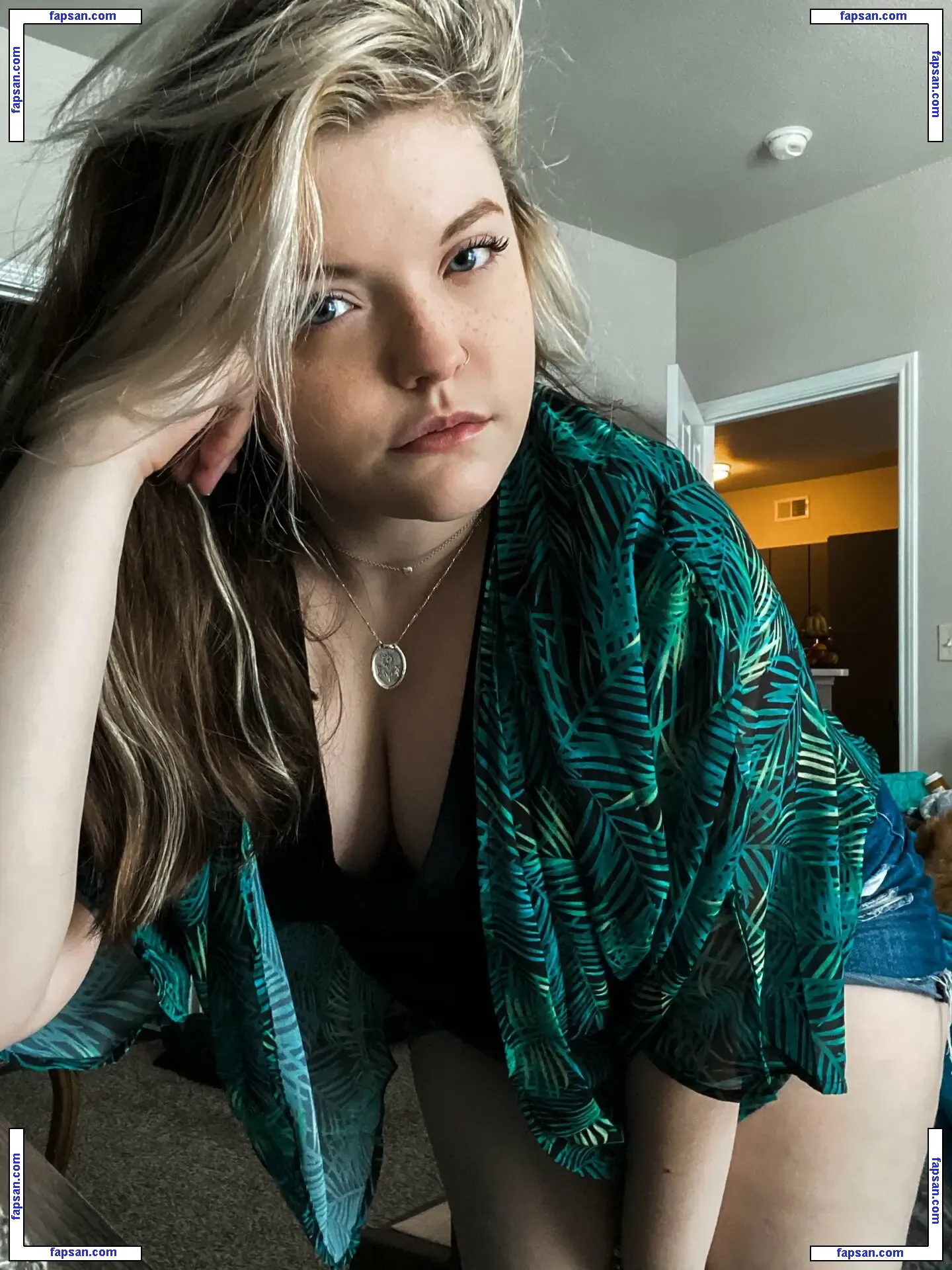 Meg Kaylee голая фото #0004 с Онлифанс