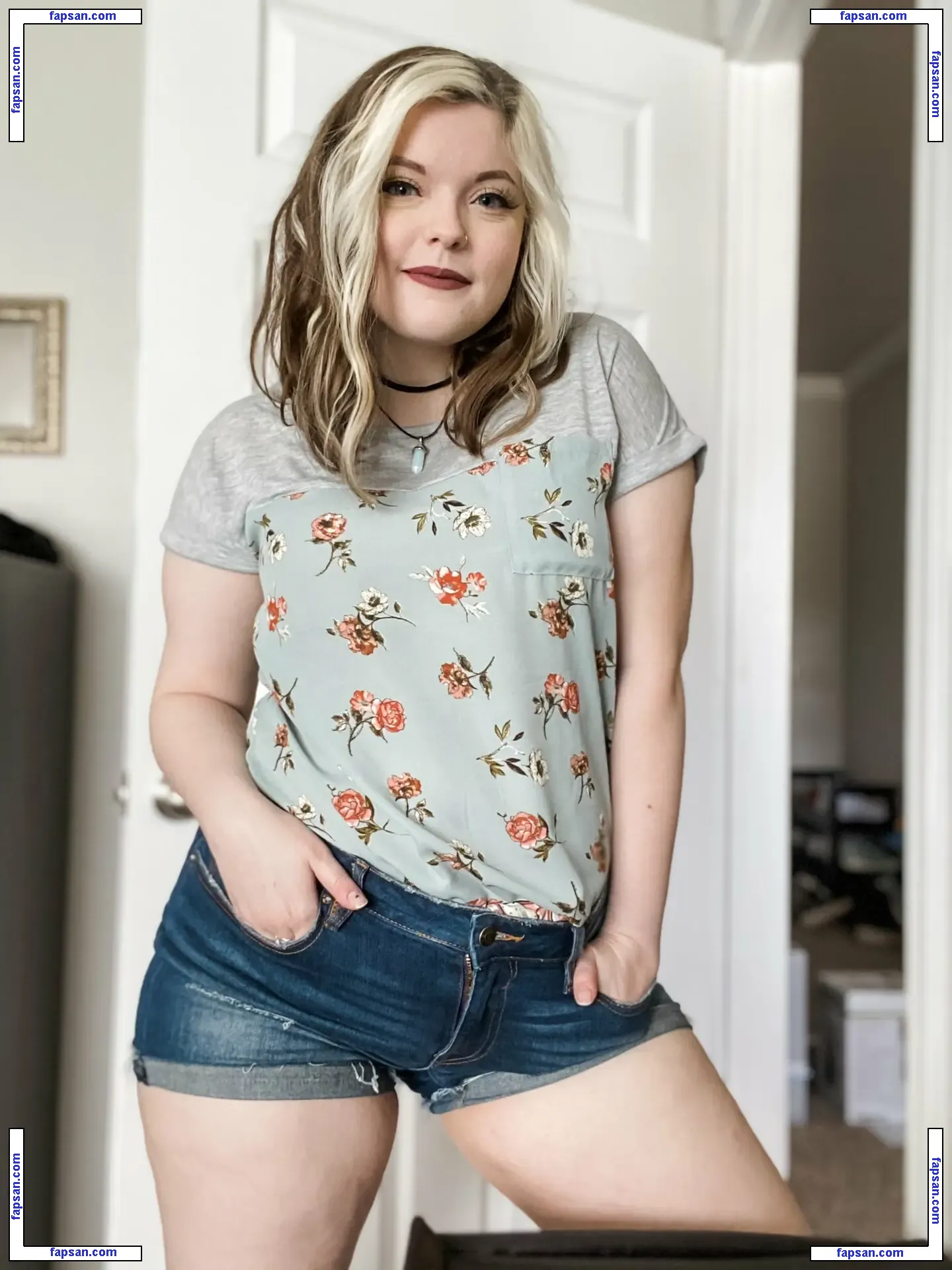 Meg Kaylee голая фото #0016 с Онлифанс