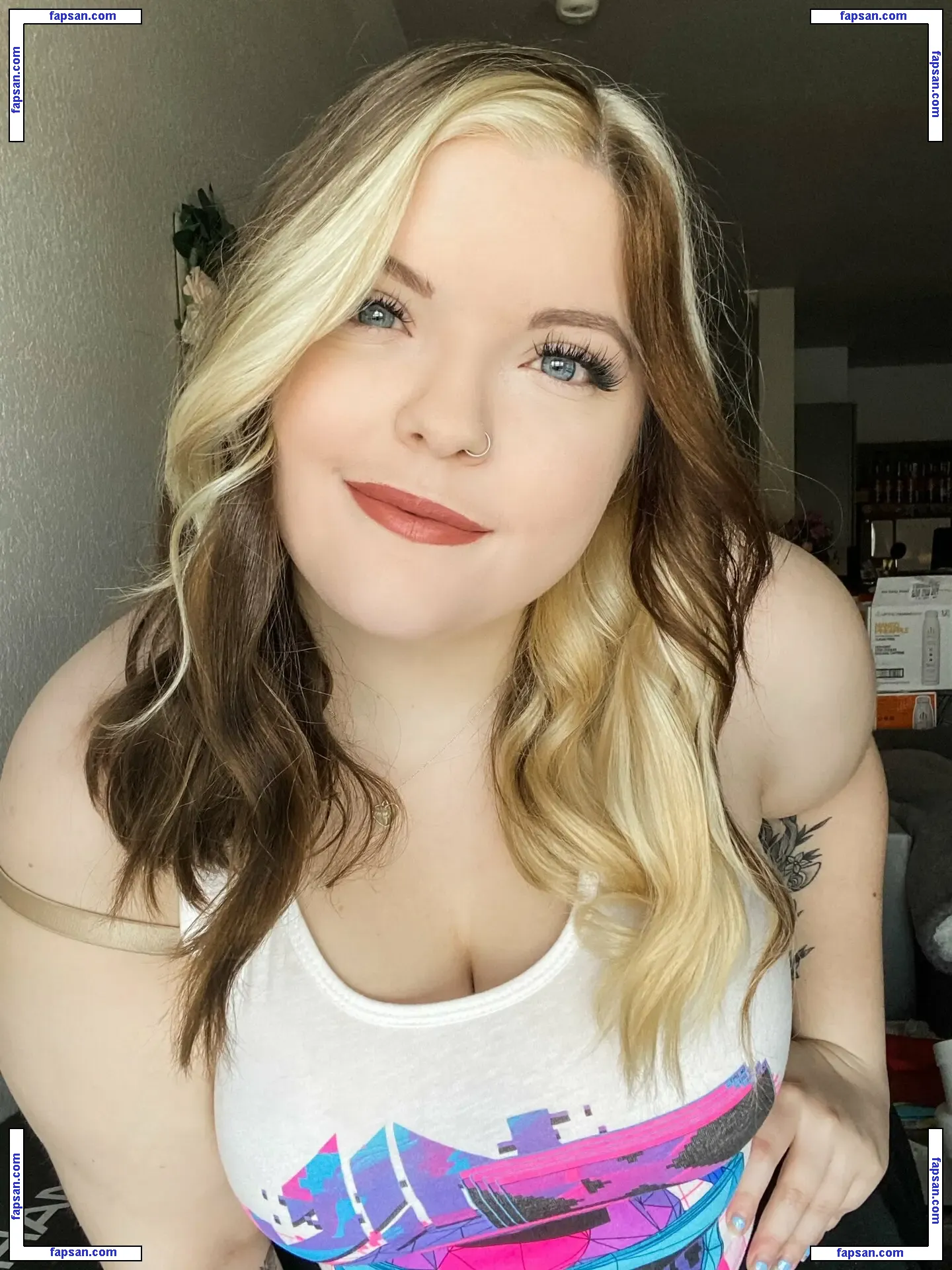 Meg Kaylee голая фото #0022 с Онлифанс