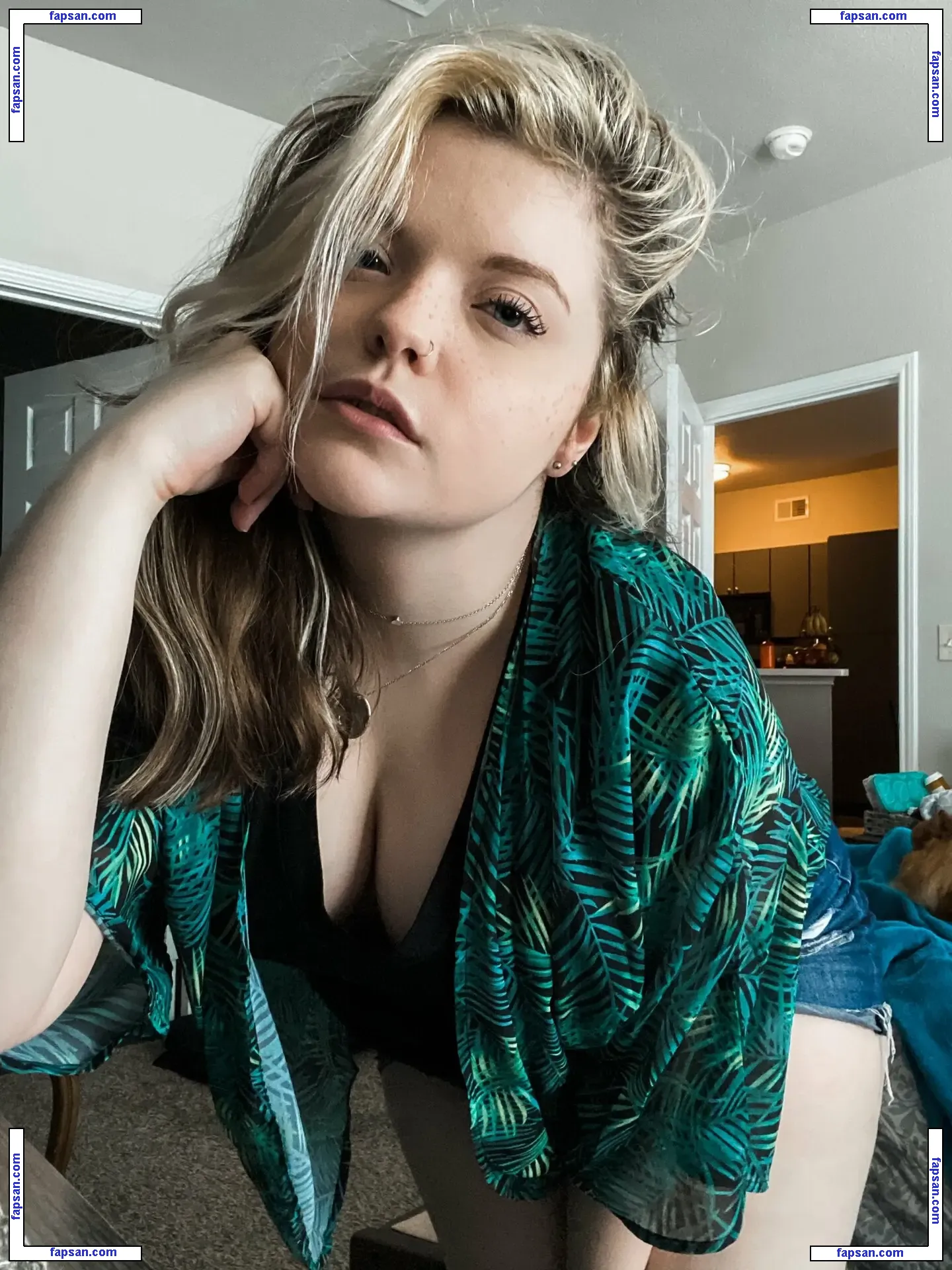 Meg Kaylee голая фото #0029 с Онлифанс