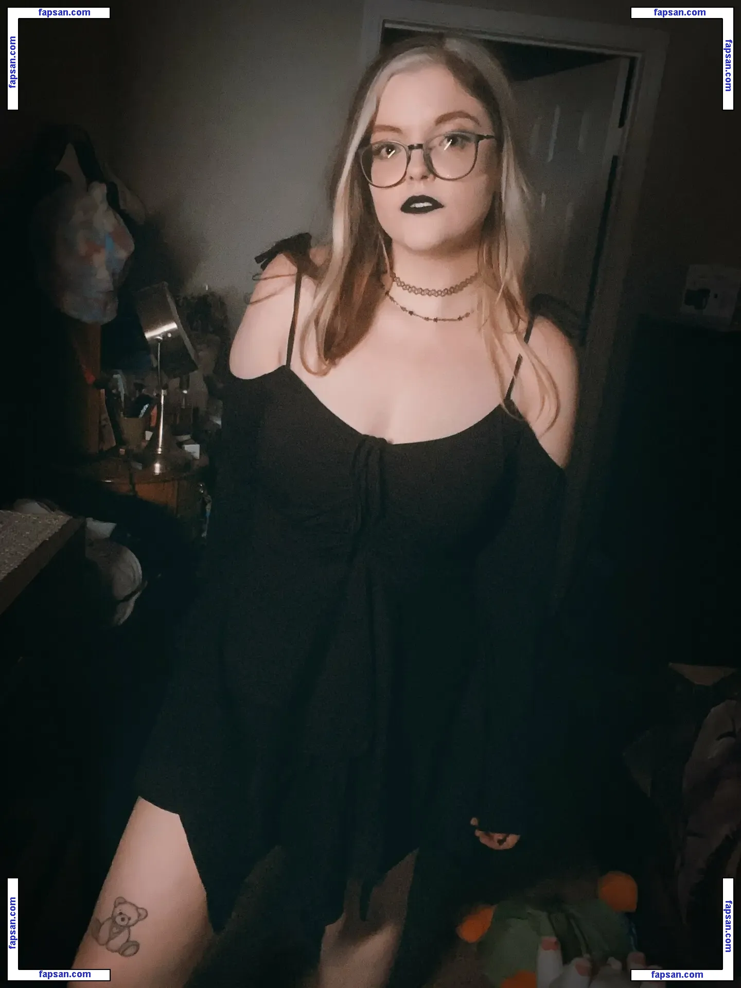 Meg Kaylee голая фото #0037 с Онлифанс