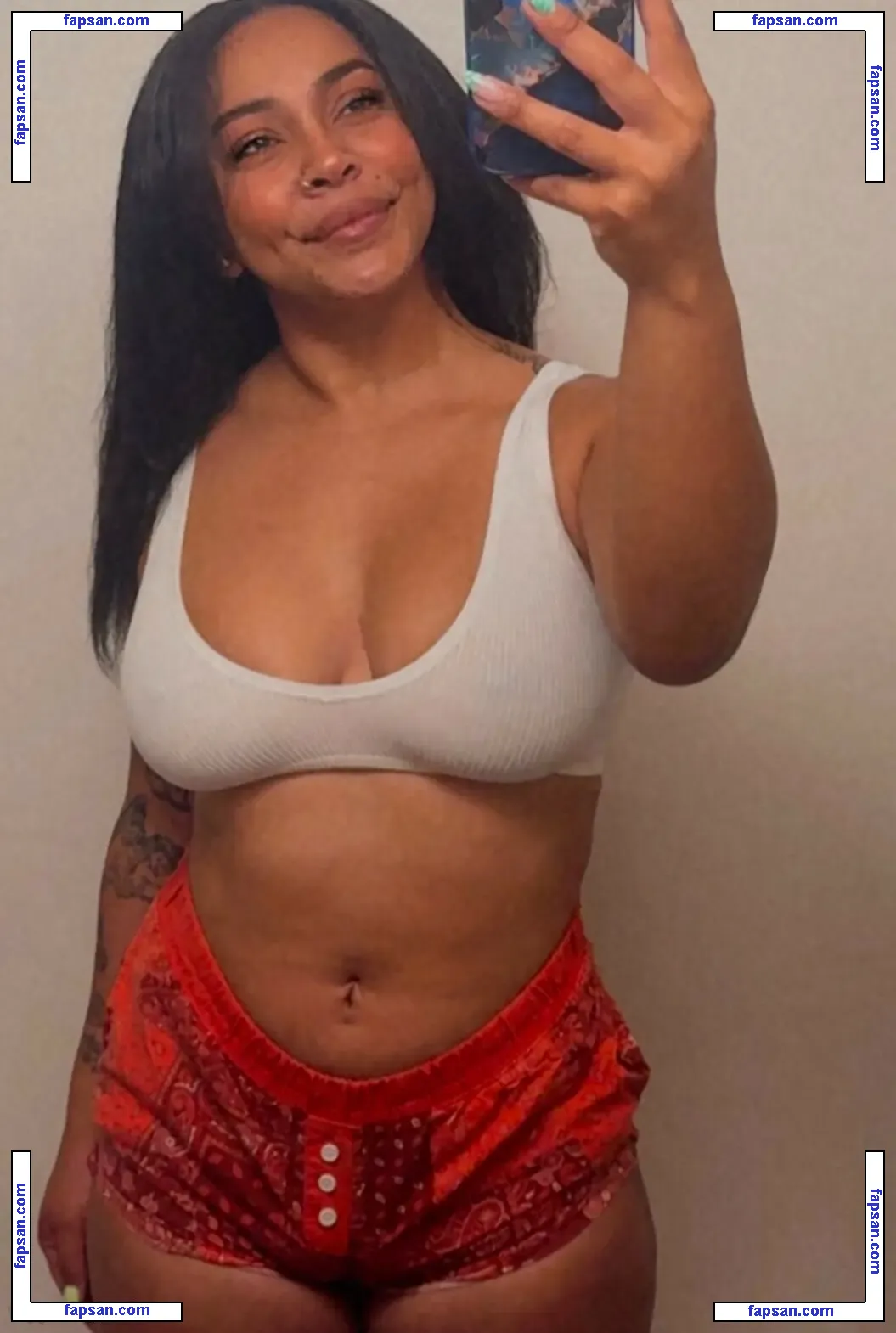 Meganthesaiyan голая фото #0001 с Онлифанс