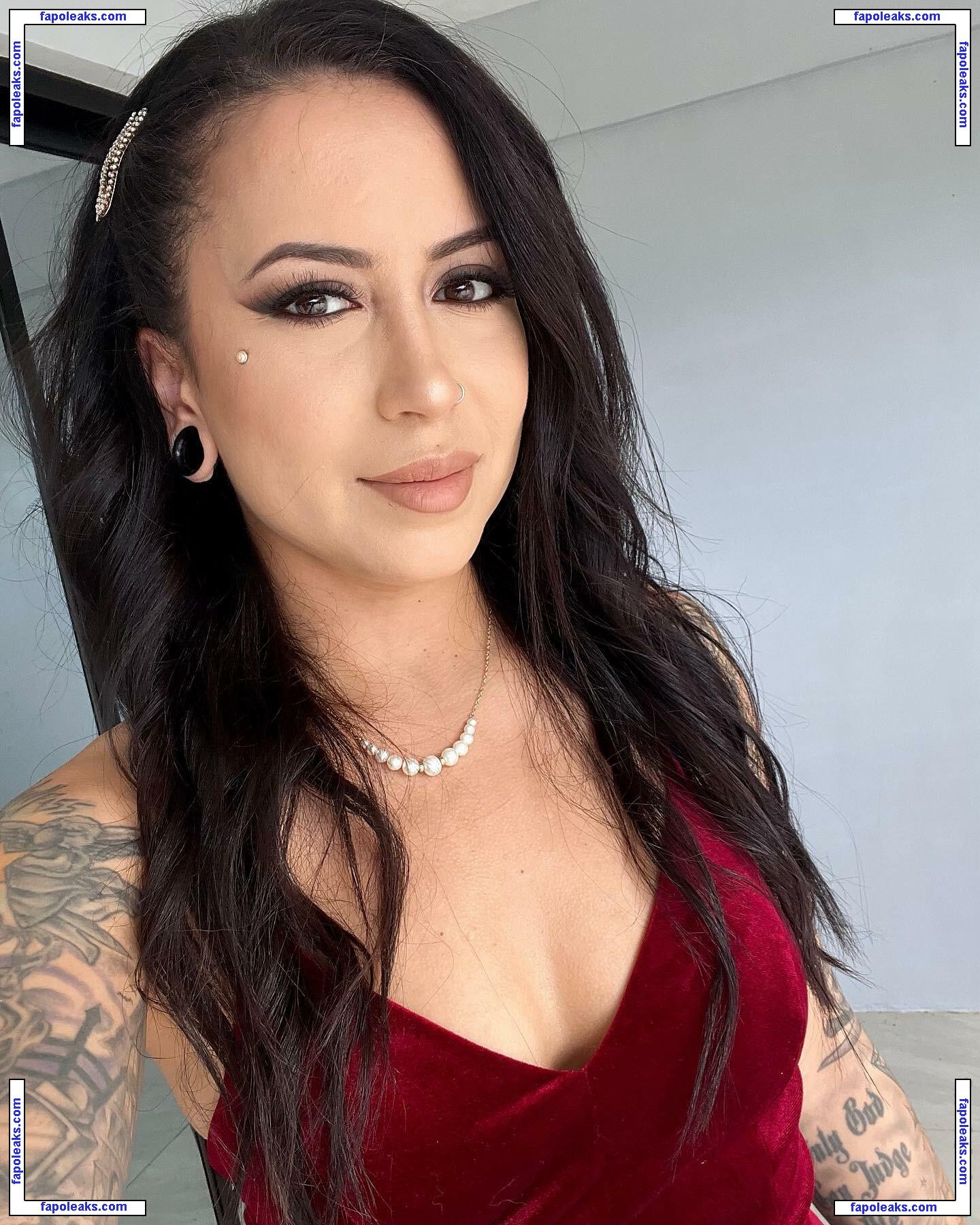 meghanelle / megsontwitch nude photo #0027 from OnlyFans