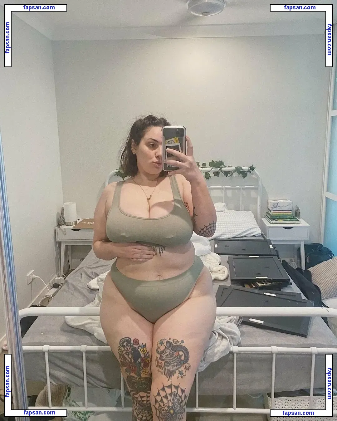 megobrando голая фото #0003 с Онлифанс