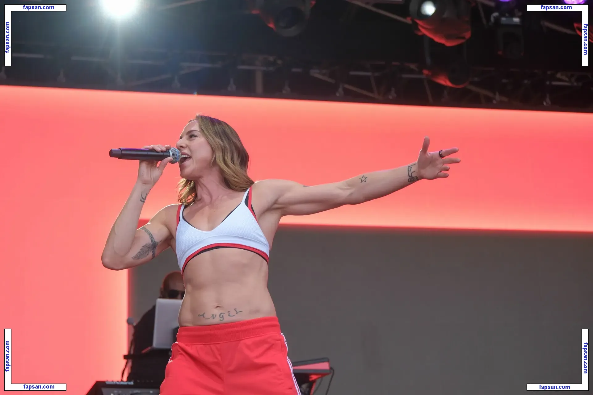 Melanie Chisholm nude photo #0110 from OnlyFans