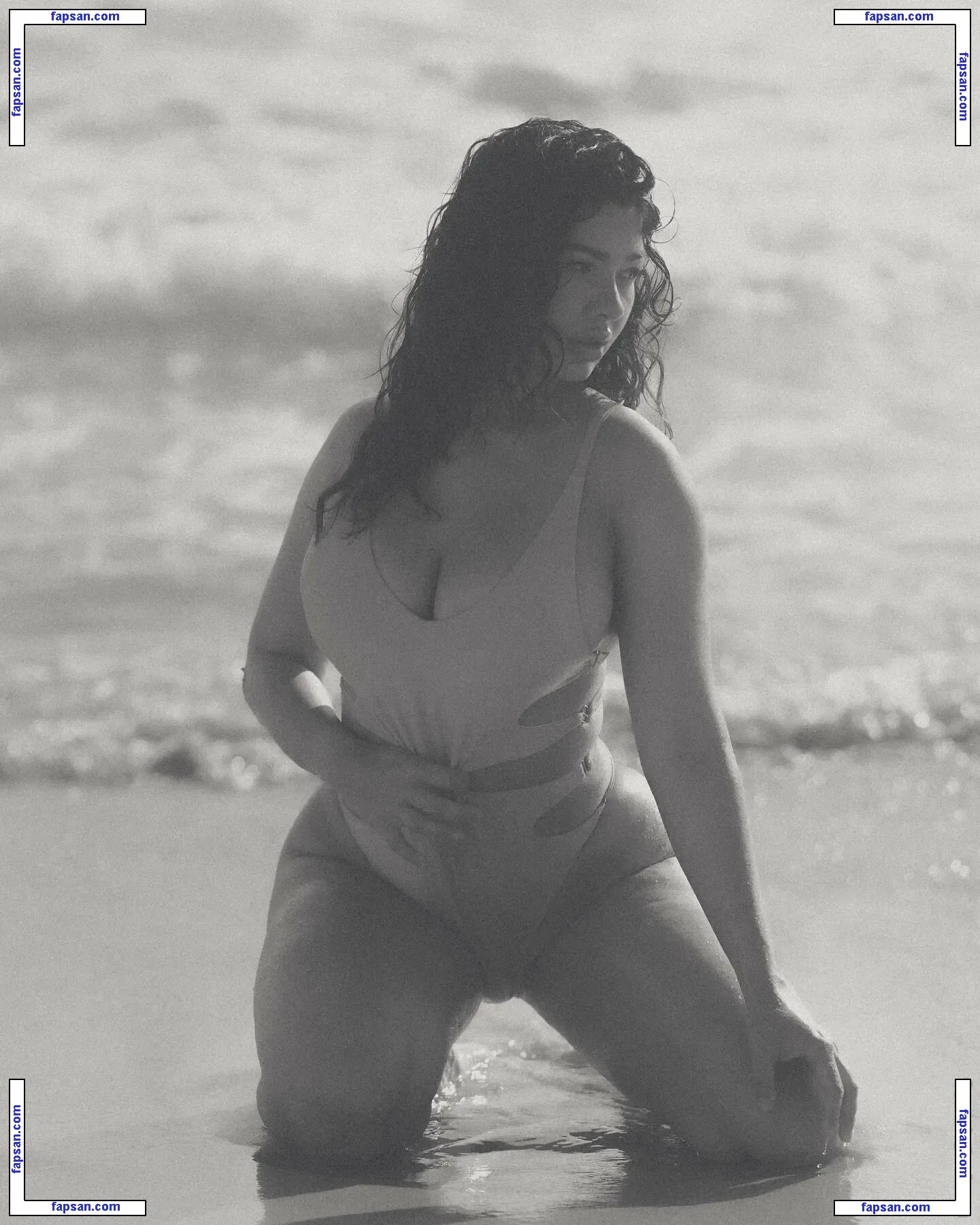 Melanie San Roman nude photo #0020 from OnlyFans