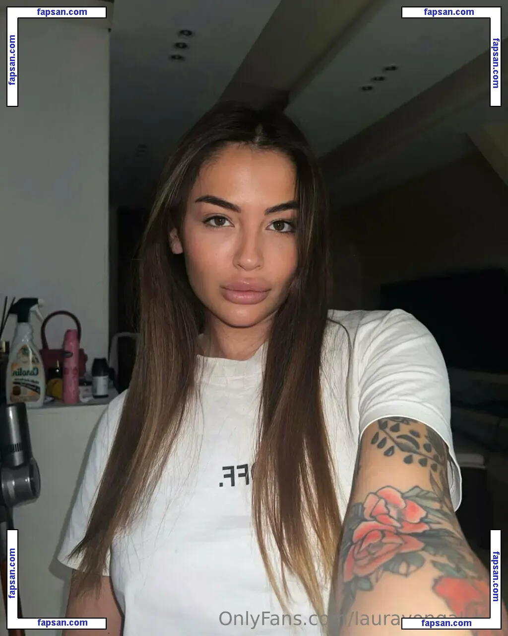 melindaesposito nude photo #0021 from OnlyFans