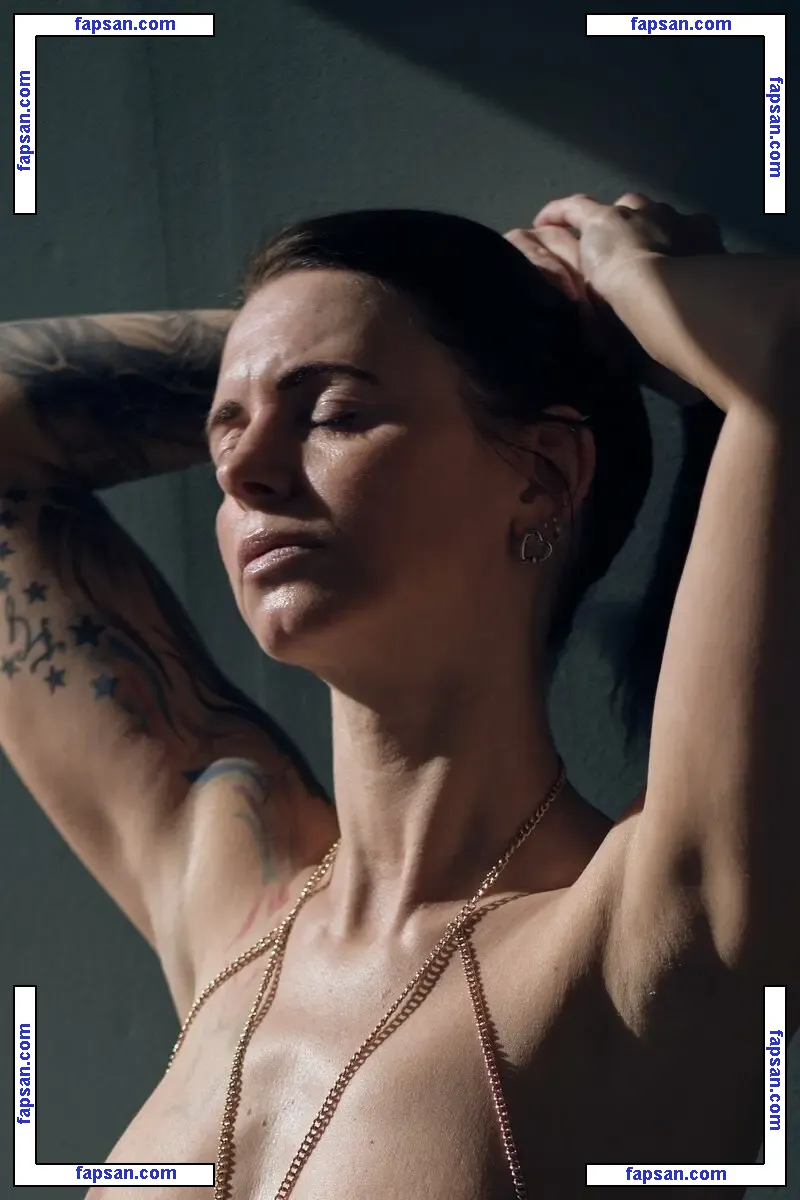Mellla89 nude photo #0002 from OnlyFans