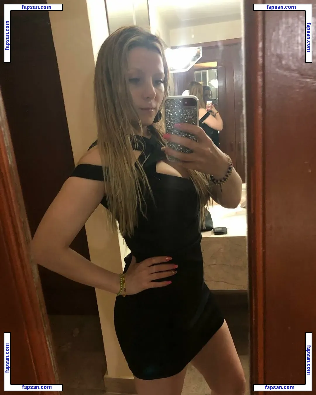 Mercedes Regina голая фото #0016 с Онлифанс