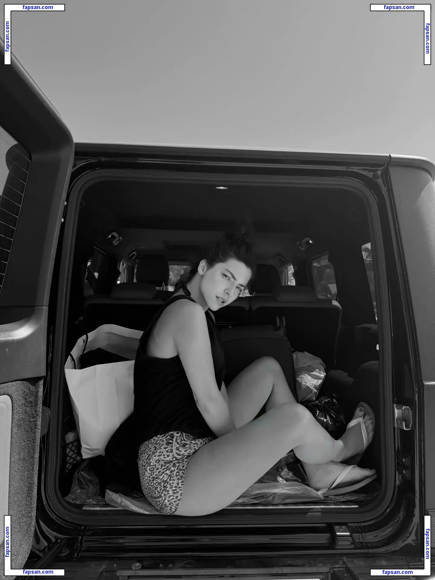 Merve Bolugur nude photo #0035 from OnlyFans