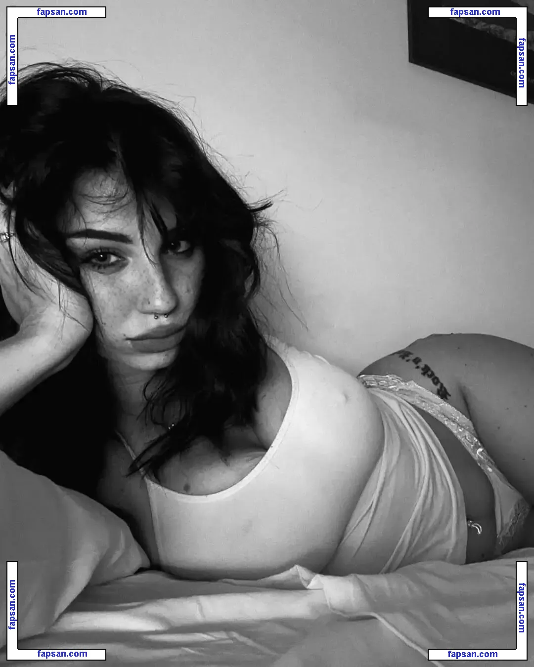 methallika nude photo #0020 from OnlyFans