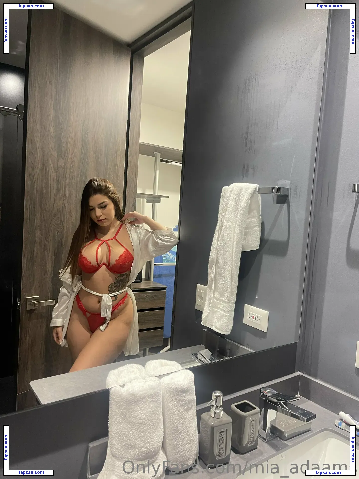 mia_adaams nude photo #0009 from OnlyFans