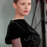 Mia Goth голая #0382