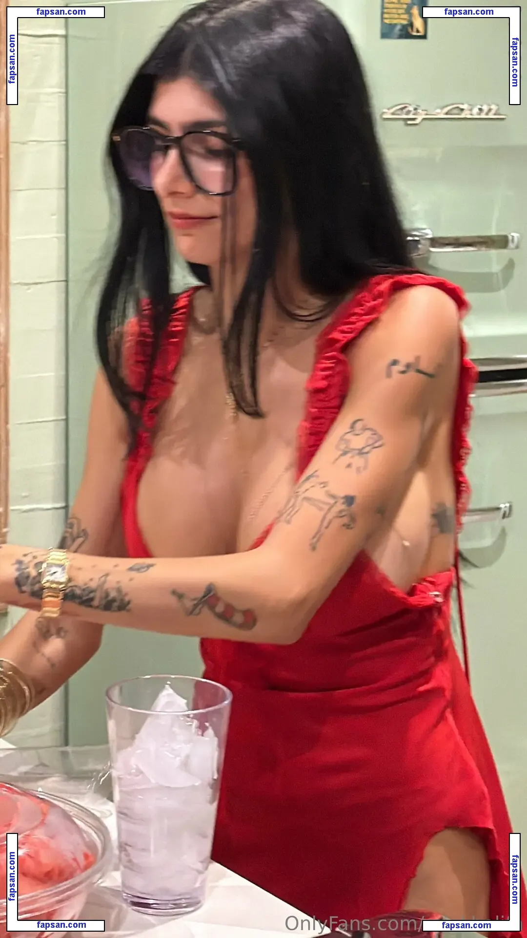 Mia Khalifa голая фото #2422 с Онлифанс