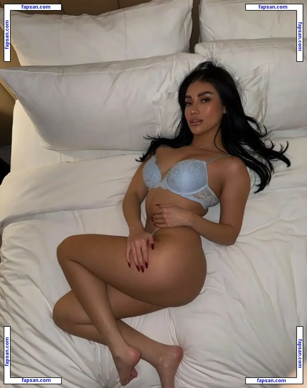 Mia.Milan голая фото #0001 с Онлифанс