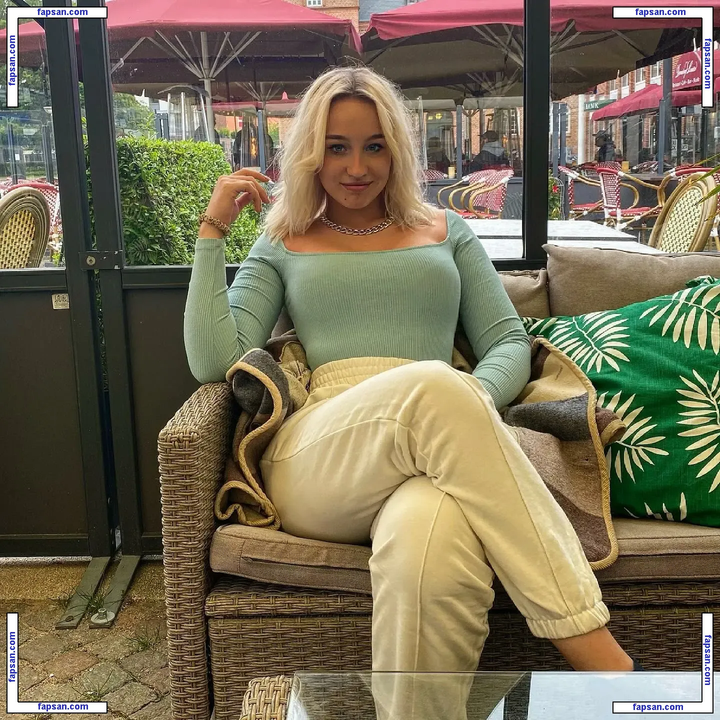 mia_sofie_official nude photo #0002 from OnlyFans