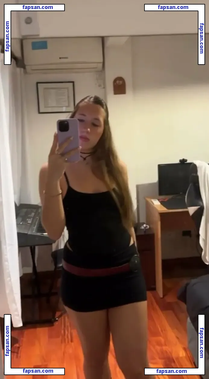 Miaalvarez nude photo #0002 from OnlyFans