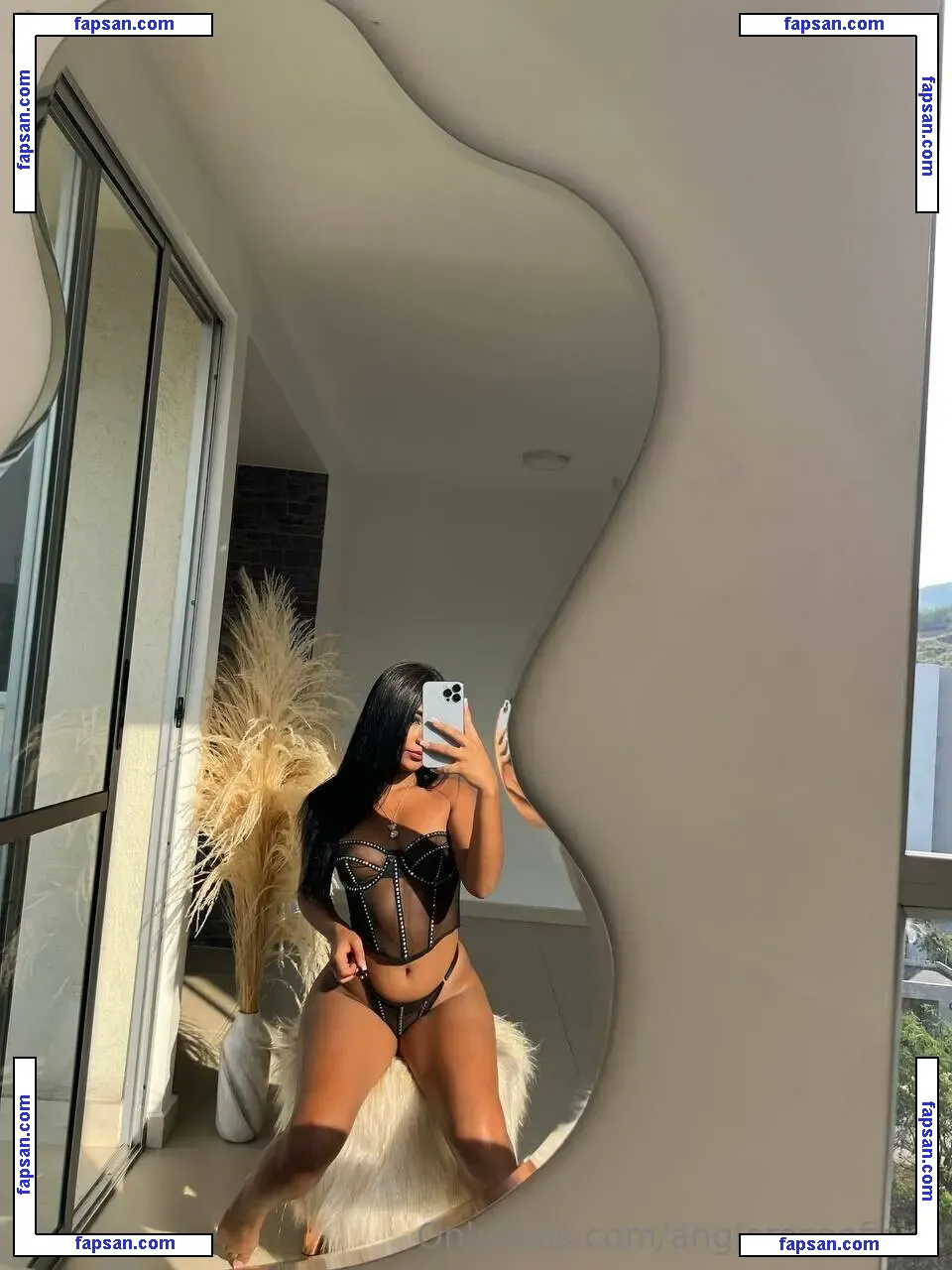 miacollinss nude photo #0006 from OnlyFans