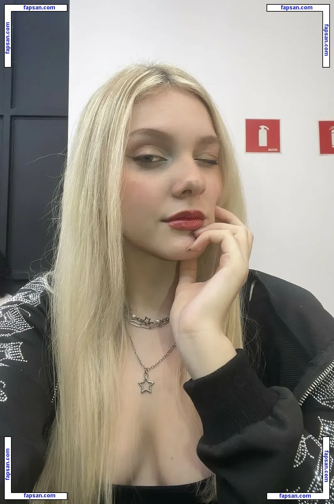 miagofficial nude photo #0001 from OnlyFans
