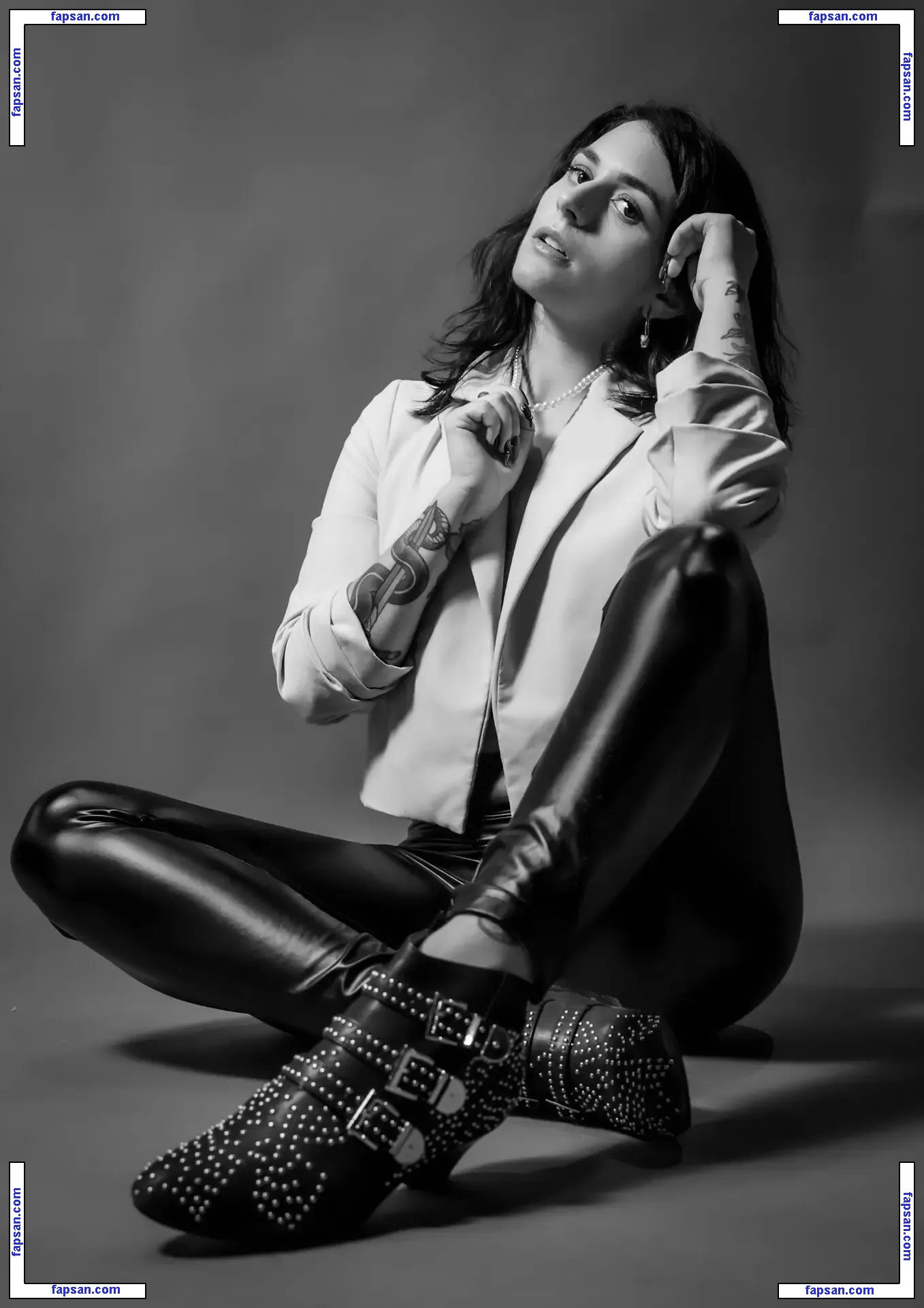 miahope__ голая фото #0001 с Онлифанс