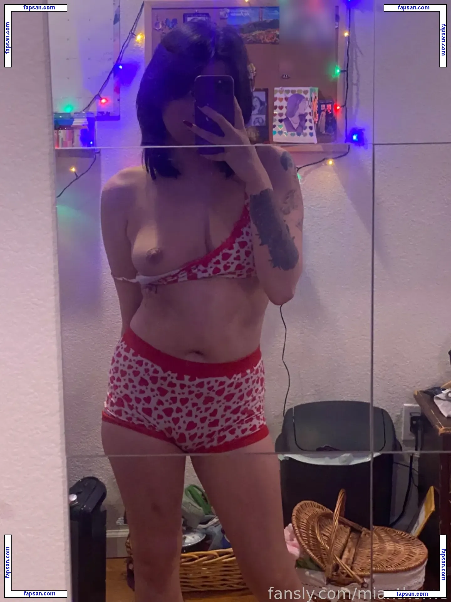 miaxthorne nude photo #0020 from OnlyFans