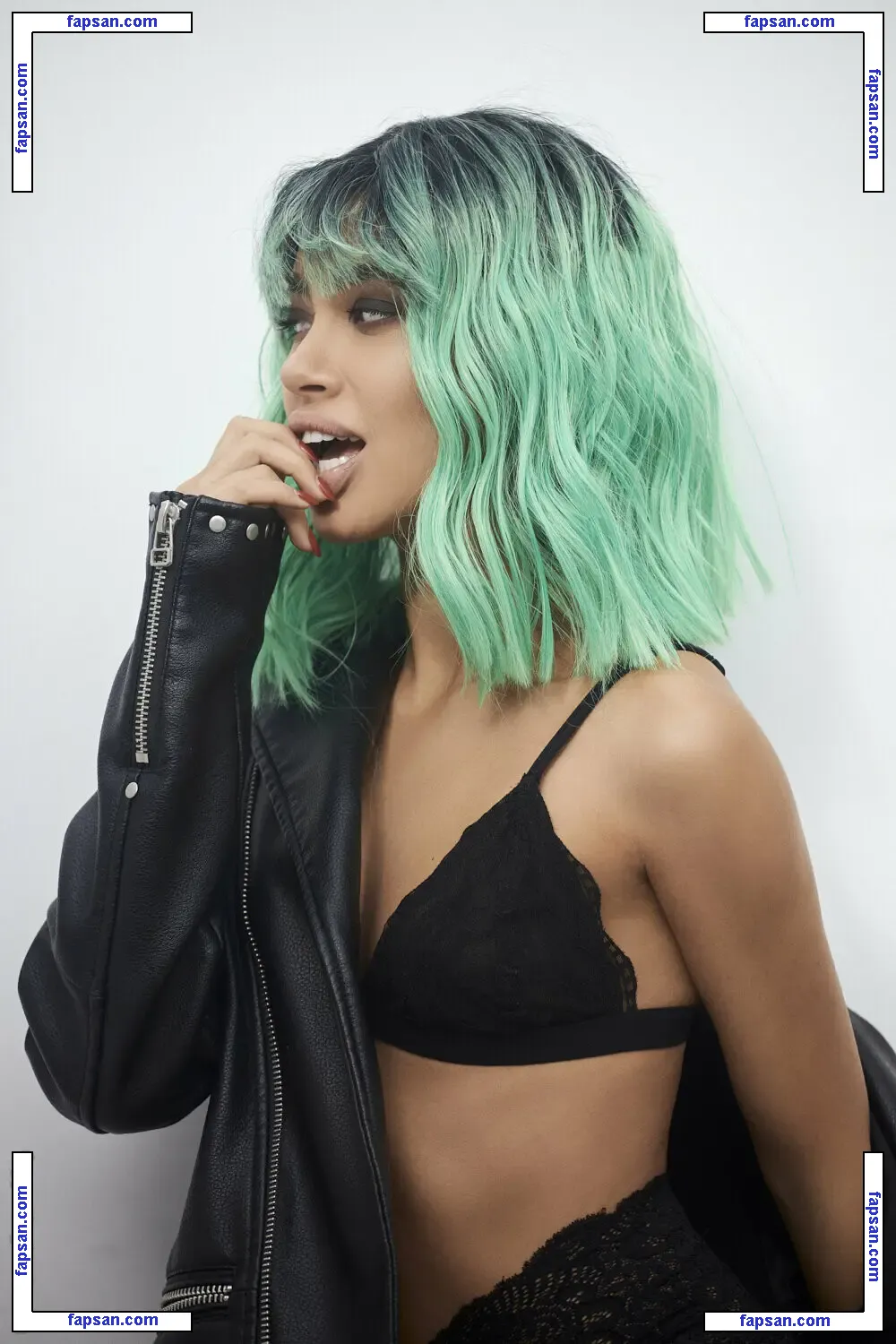 michal_krits голая фото #0002 с Онлифанс