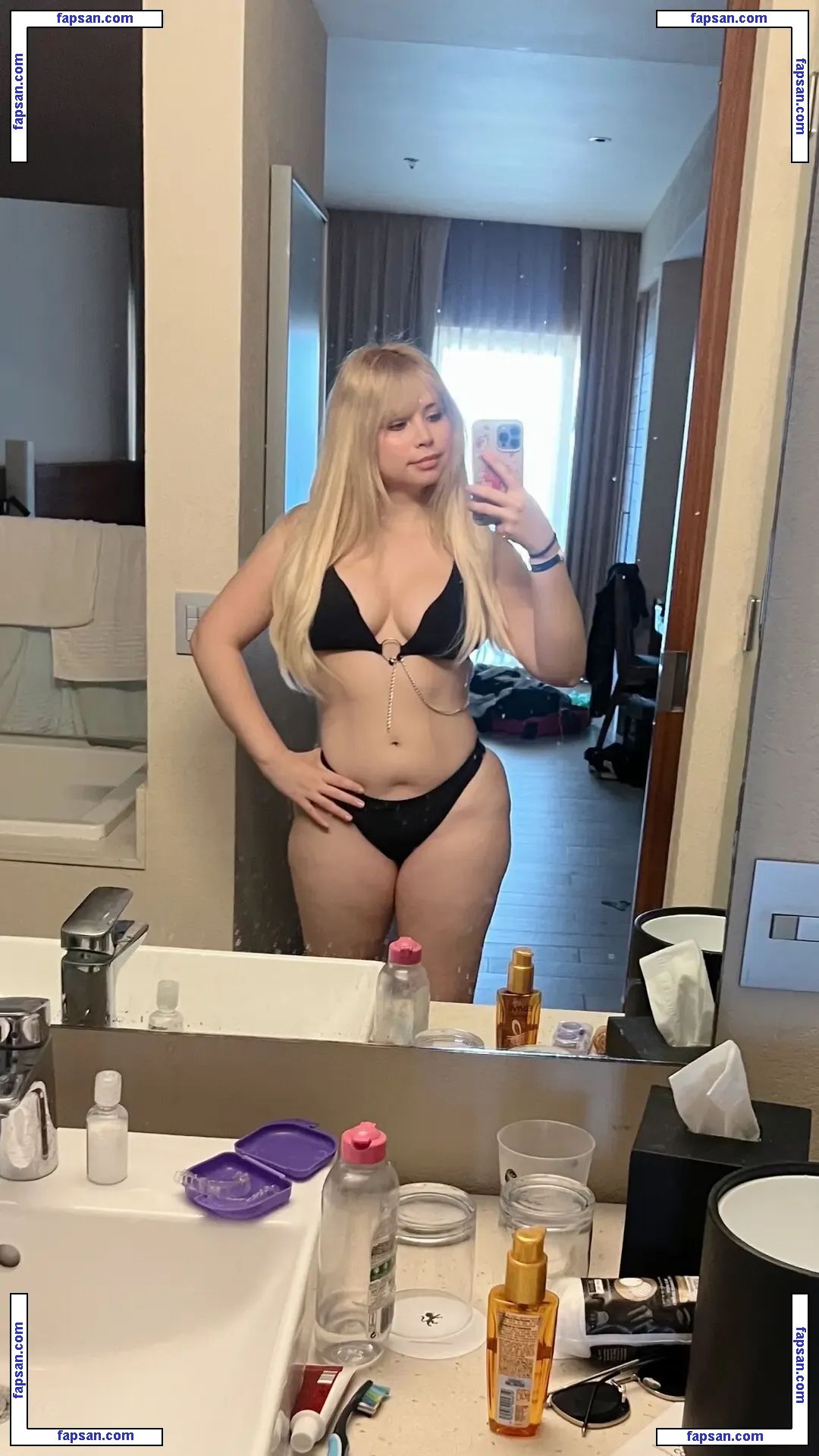 Michelle Mondragon голая фото #0012 с Онлифанс