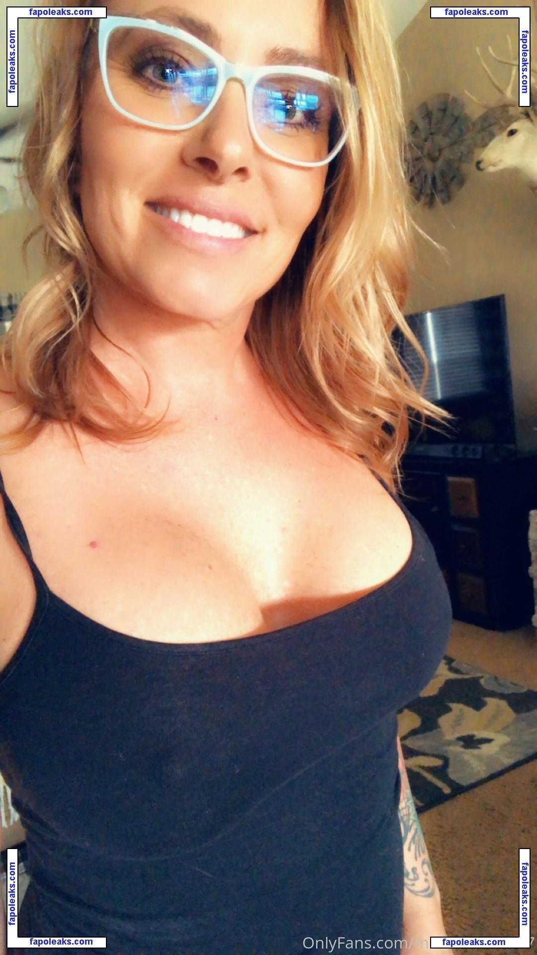 MidwestMom77 / midwest.mom77 nude photo #0005 from OnlyFans