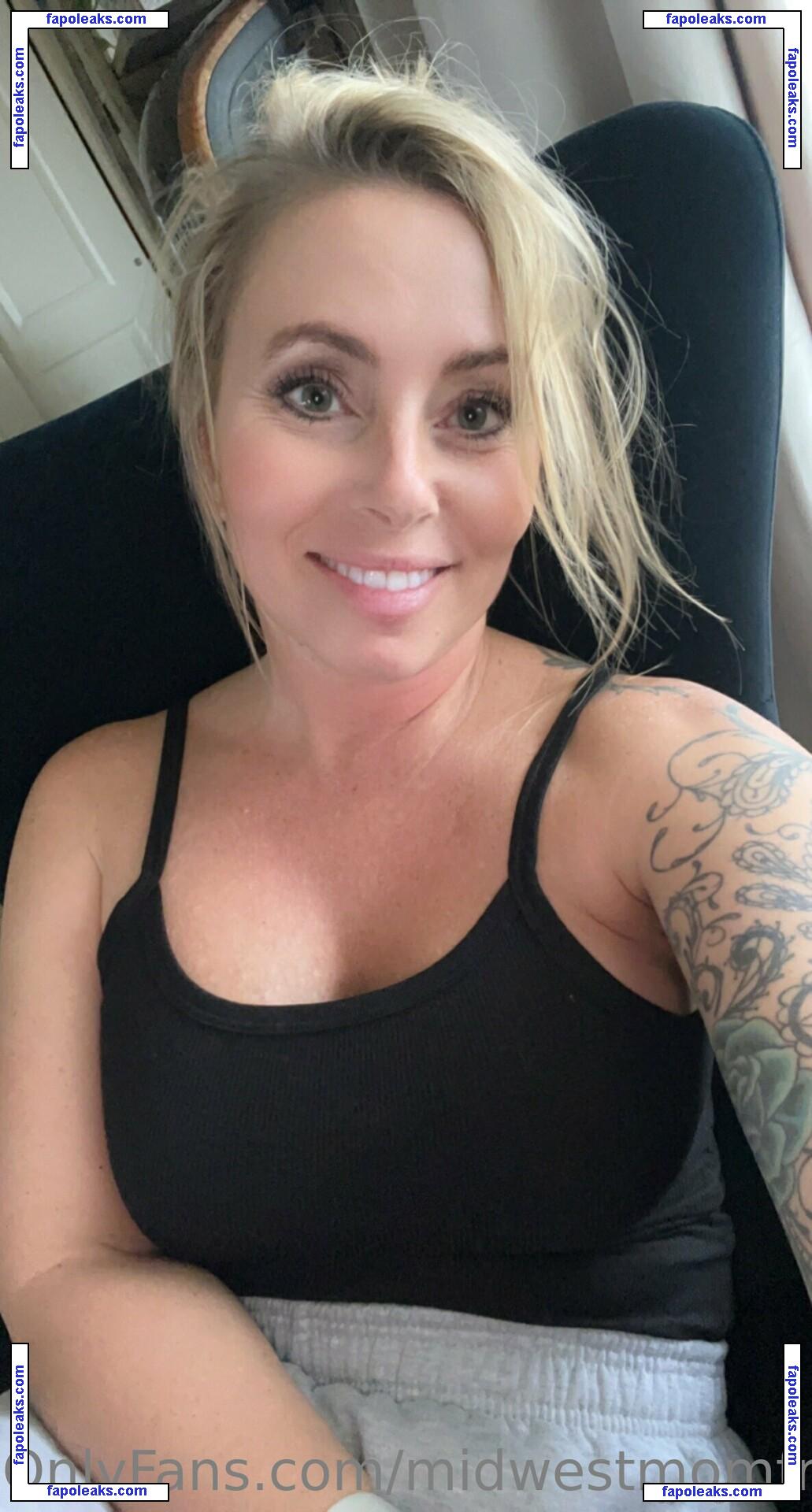 midwestmomfree / thatmidwesternmom nude photo #0001 from OnlyFans