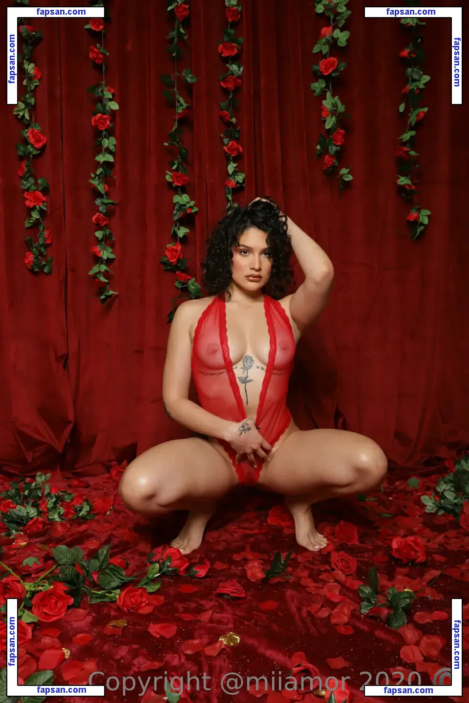 miiamor голая фото #0006 с Онлифанс