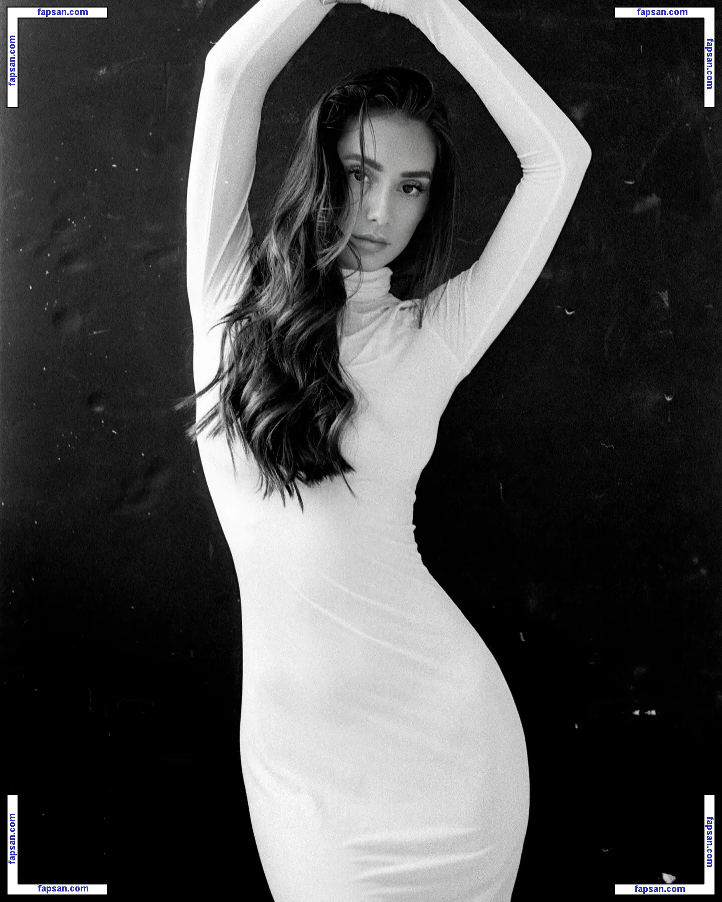 Mikela Miki голая фото #0003 с Онлифанс