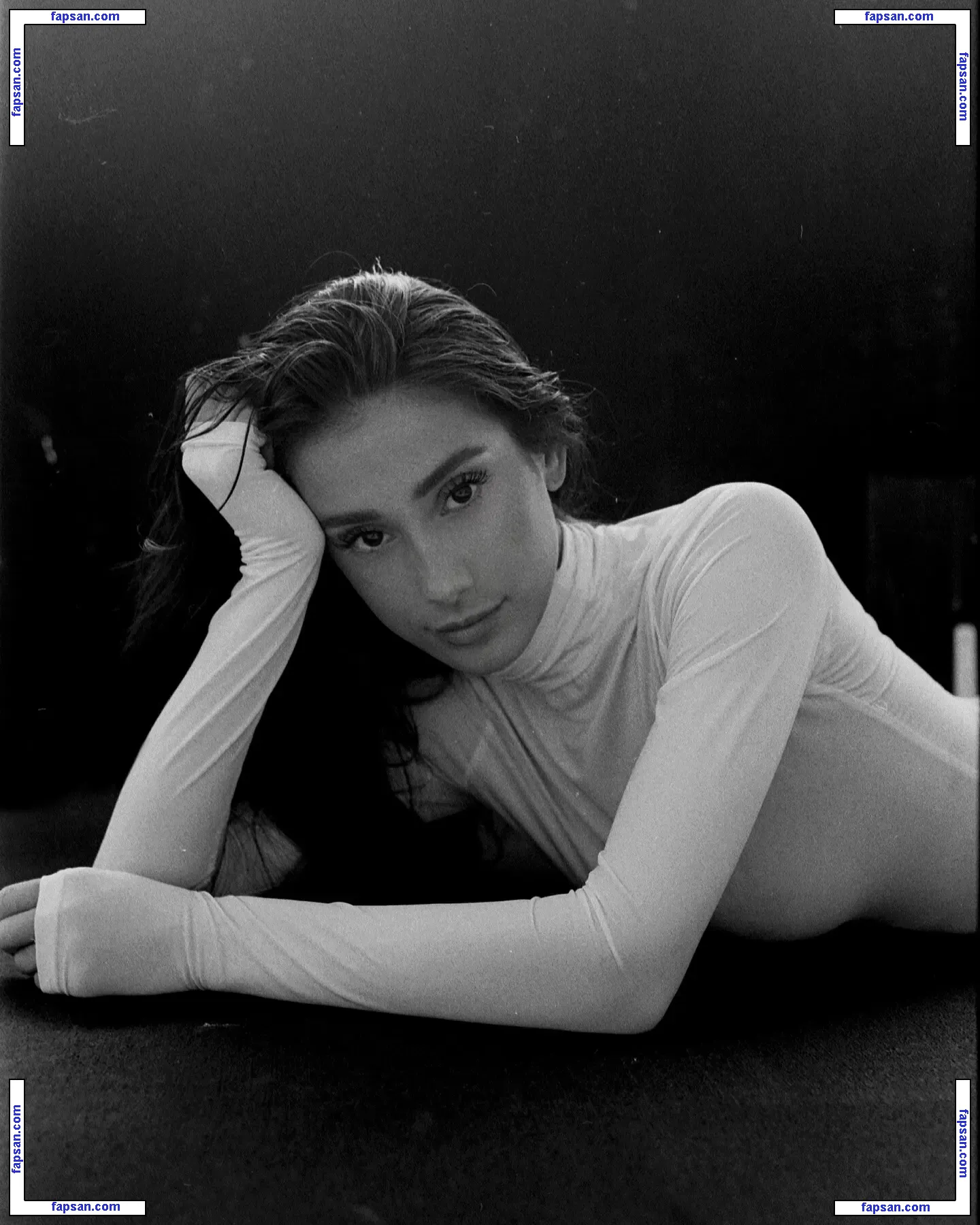 Mikela Miki голая фото #0007 с Онлифанс