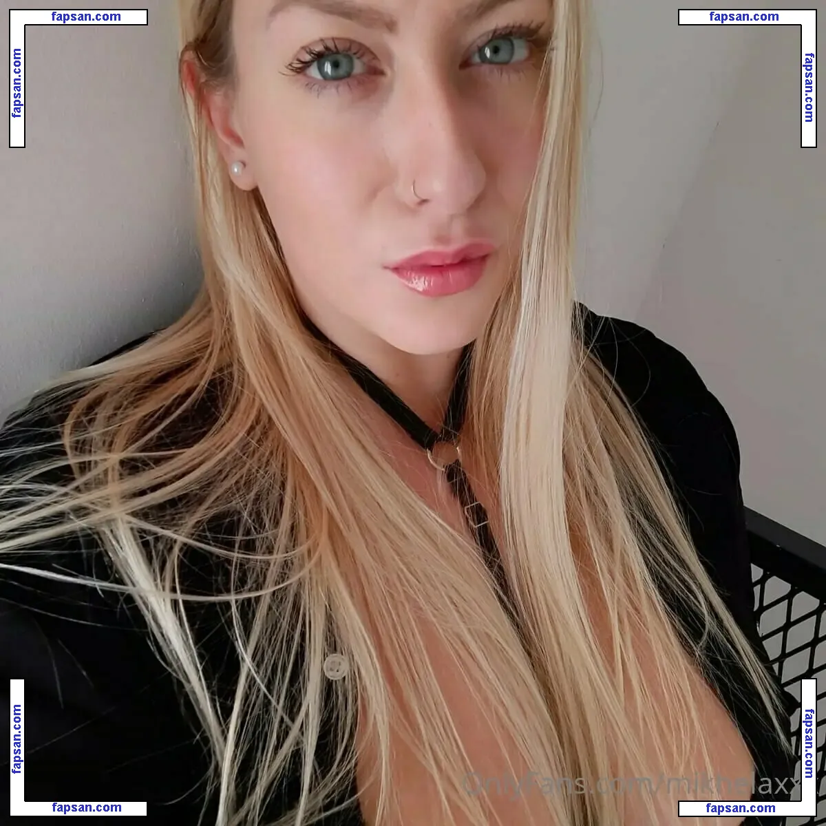 mikhelaxxx nude photo #0005 from OnlyFans