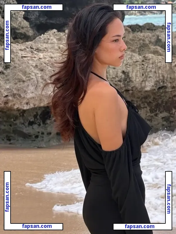 Miki Napolitano голая фото #0017 с Онлифанс