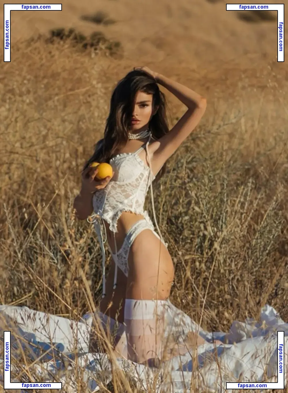 Mila Marandi голая фото #0015 с Онлифанс