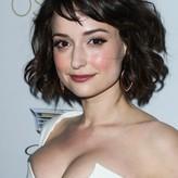 Milana Vayntrub голая #0010