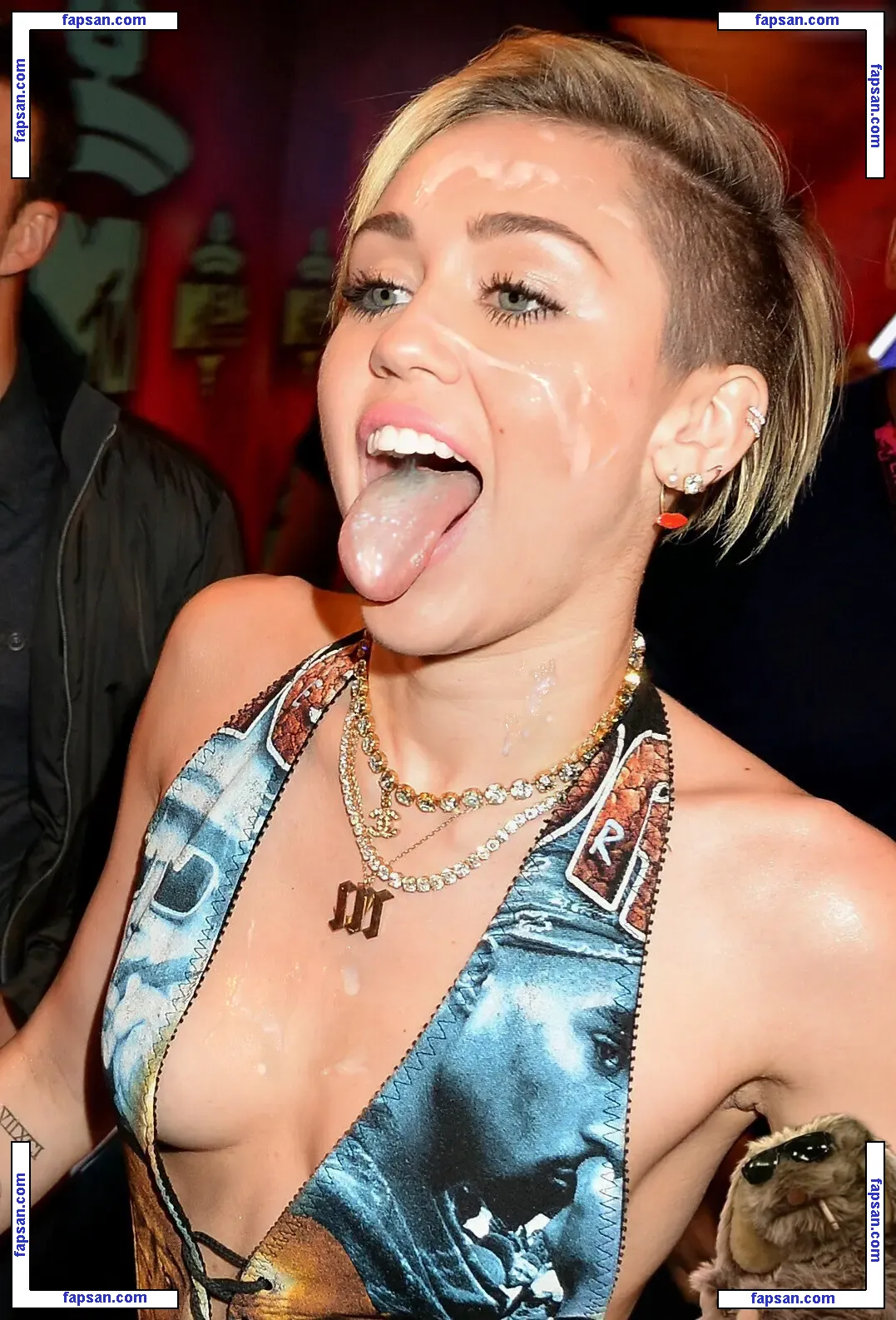 Miley Cyrus fakes nude photo #0005 from OnlyFans