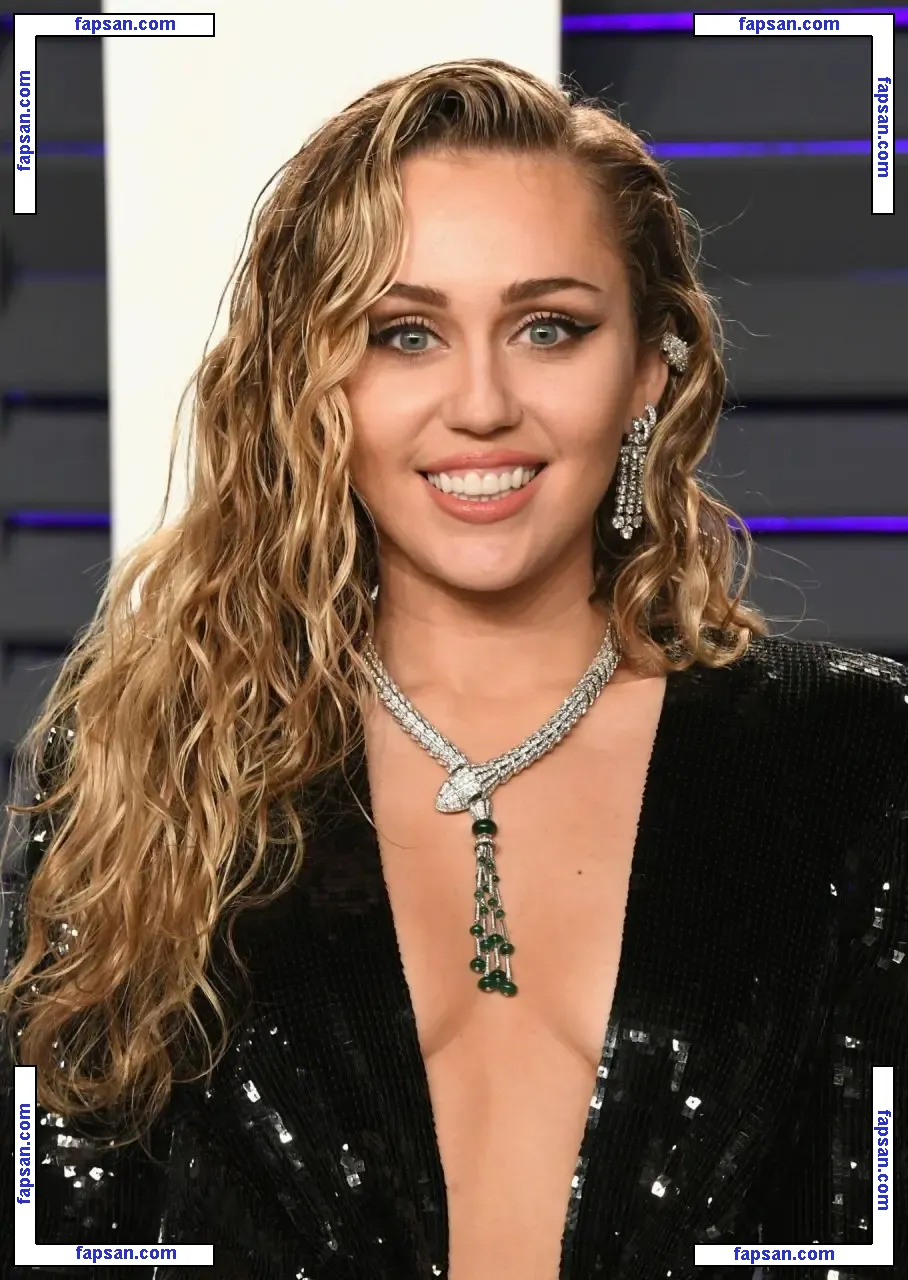 Miley Cyrus nude photo #0119 from OnlyFans