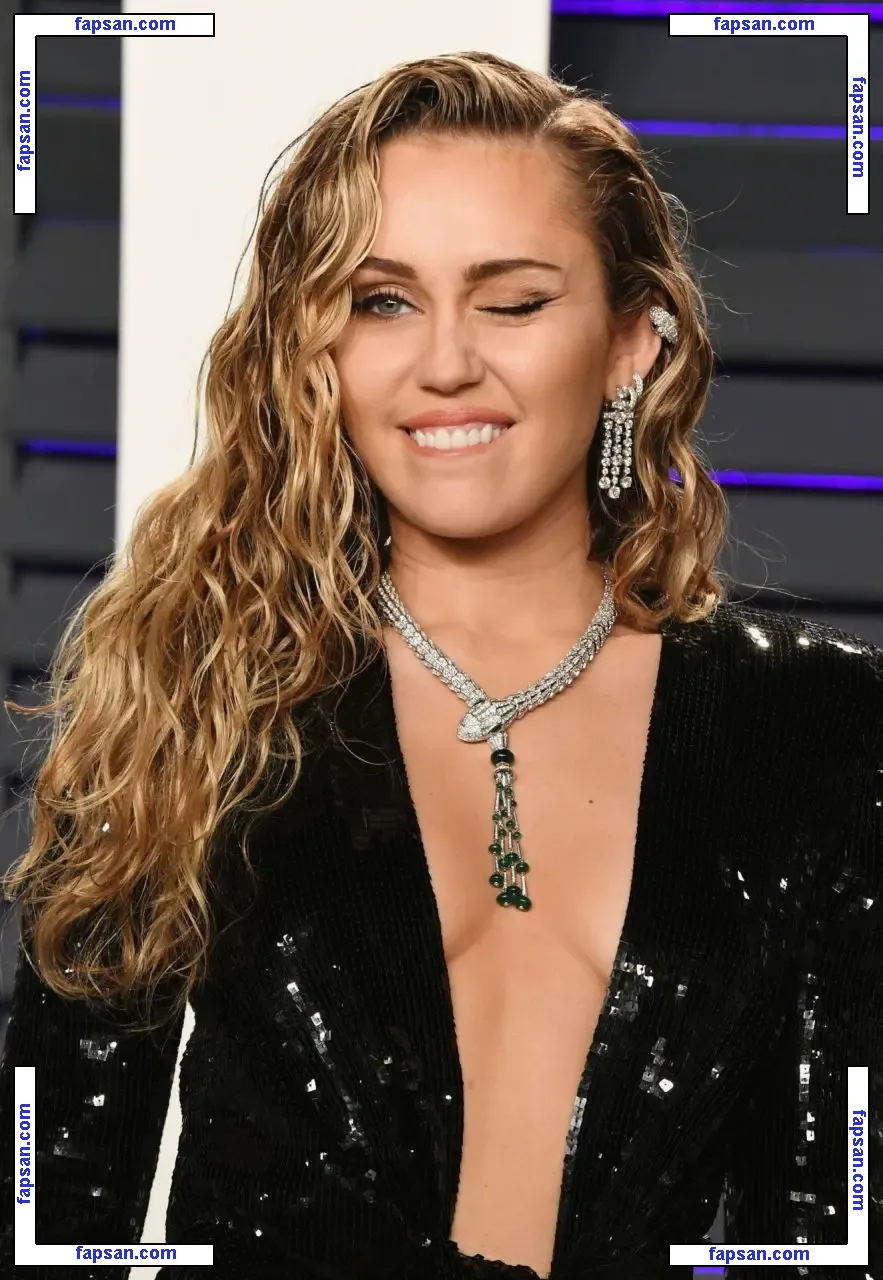 Miley Cyrus nude photo #0148 from OnlyFans