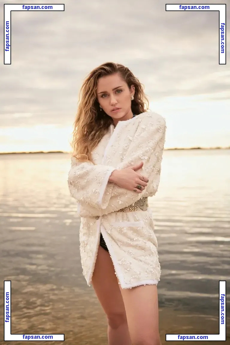 Miley Cyrus nude photo #0170 from OnlyFans