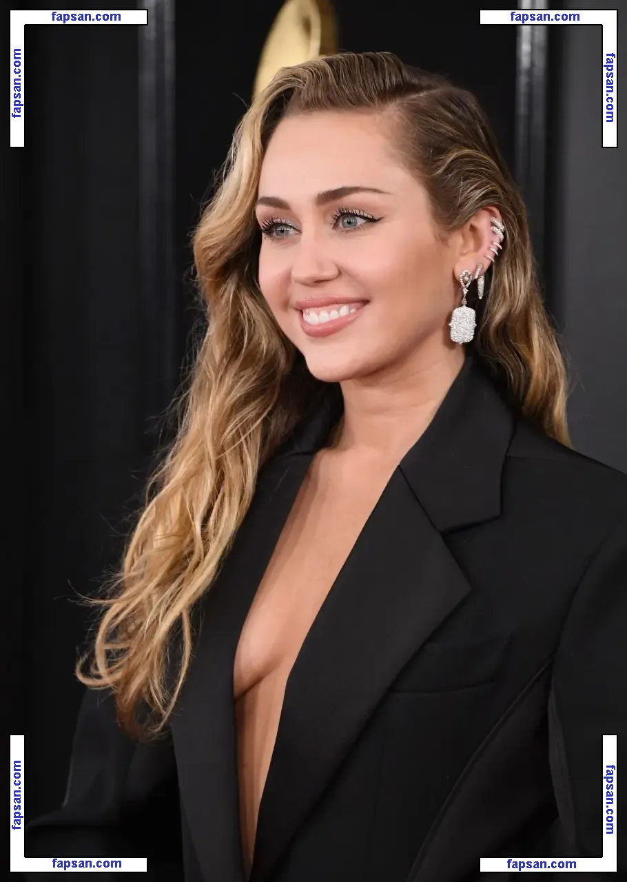 Miley Cyrus nude photo #0171 from OnlyFans