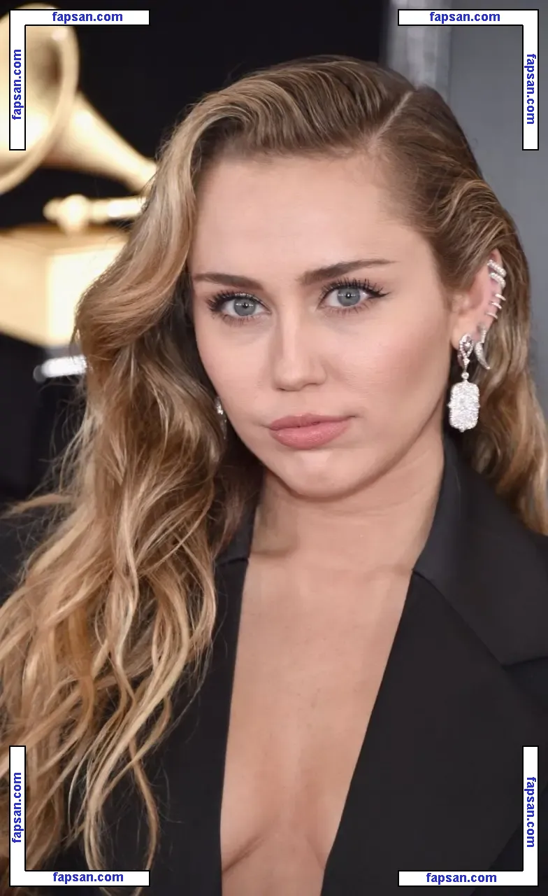 Miley Cyrus nude photo #0175 from OnlyFans