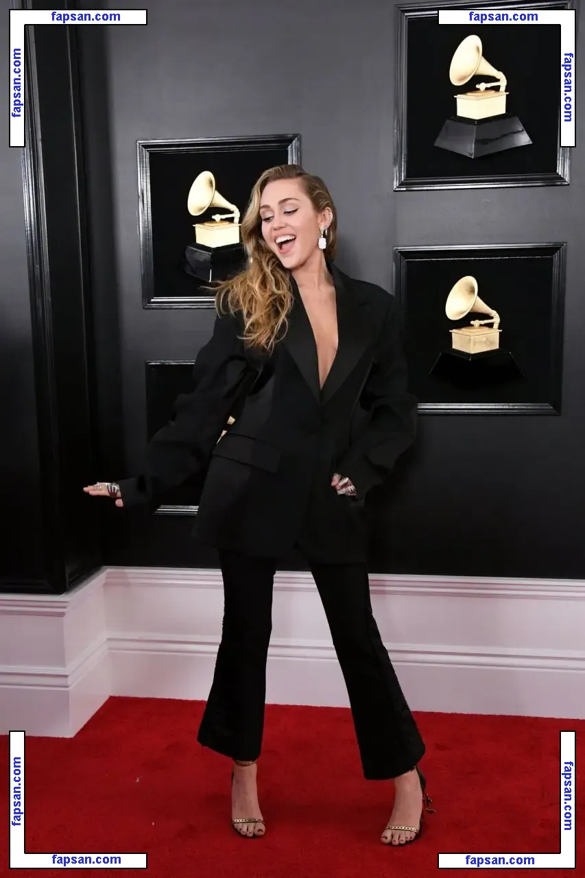 Miley Cyrus nude photo #0190 from OnlyFans