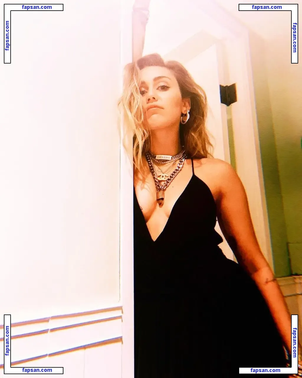 Miley Cyrus nude photo #0240 from OnlyFans
