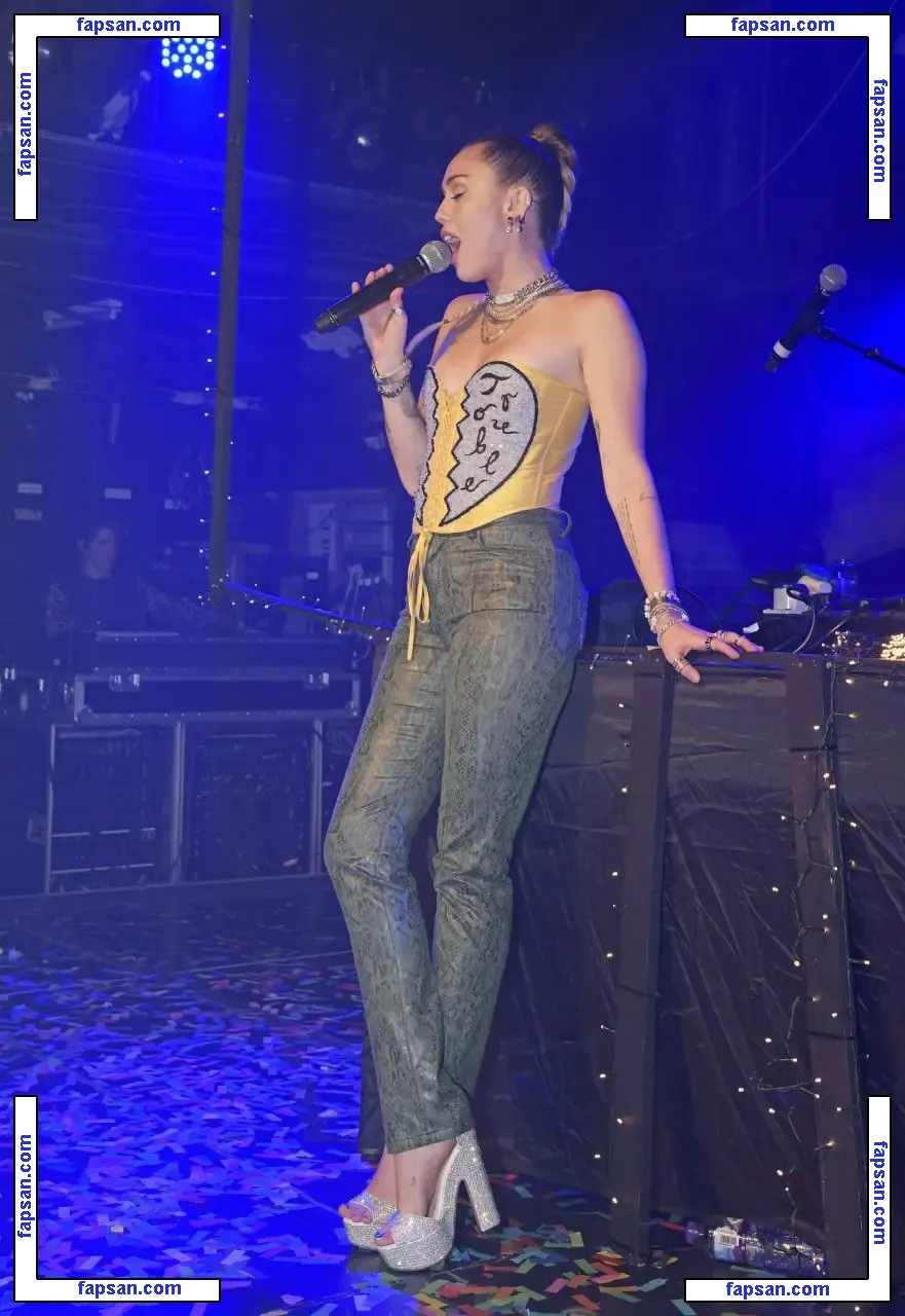 Miley Cyrus nude photo #0264 from OnlyFans